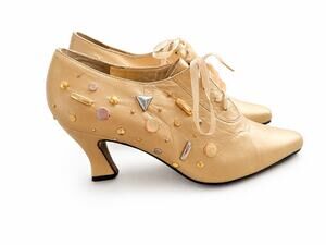 Vintage 90s Fantasy Collection Gold Leather Studded Oxford Heels 7.5 Narrow